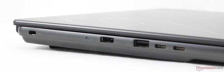 Sinistra: lucchetto Kensington, alimentatore CA, USB-A 3.2 Gen. 2, 2x USB-C Thunderbolt 4 con DisplayPort 2.1 + Power Delivery 3.0