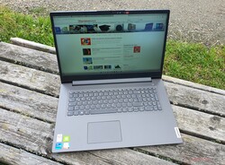 Lenovo V17 G2 ITL, unità di prova fornita da NBB.com (notebooksbilliger.de)