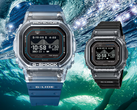 Il modello GBX-H5600-2 blu di Casio (a sinistra) e il modello GBX-H5600-1 nero (a destra).