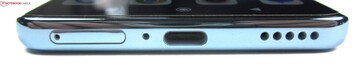 Parte inferiore: Slot SIM (2x Nano SIM), microfono, USB-C 2.0, altoparlante