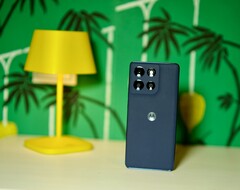 Elegante, non troppo pesante, con una lunga durata: Il Motorola Moto G86 Power offre ai suoi utenti una vera indipendenza. (Fonte: Notebookcheck)