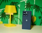 Elegante, non troppo pesante, con una lunga durata: Il Motorola Moto G86 Power offre ai suoi utenti una vera indipendenza. (Fonte: Notebookcheck)