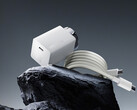 Il nuovo caricatore GaN da 100 W di OnePlus costa circa 28 dollari in Cina. Nella foto: il mattone e il cavo incluso. (Fonte: OnePlus)