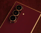 Il Samsung W26 nella sua opzione di colore Dan Xi Red. (Fonte: Samsung) 