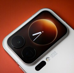 Il display posteriore arriverà finalmente sul mercato globale con gli smartphone Xiaomi 18 Pro.