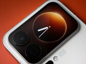 Il display posteriore arriverà finalmente sul mercato globale con gli smartphone Xiaomi 18 Pro.