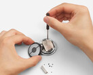 Si dice che la batteria del Google Pixel Watch 4 sia relativamente facile da sostituire. (Fonte: Google)