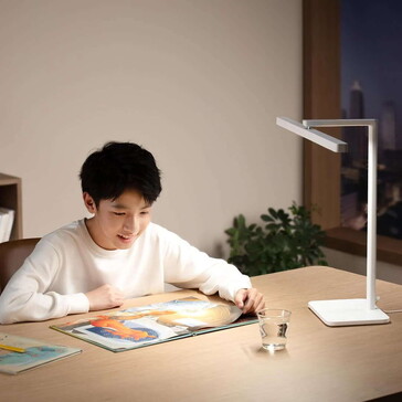 Si dice che la lampada sia adatta per illuminare le postazioni di lavoro.