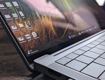 Sono disponibili le opzioni IPS non-touch e OLED touch