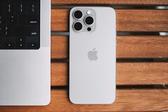 L'iPhone 15 di Apple e l'iPhone 15 Pro di das sono stati gli smartphone più venduti nel 2024. (Fonte: Lala Azizli)