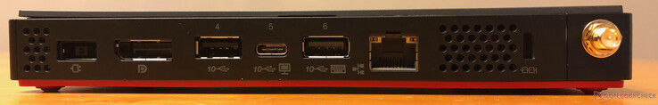 Lato posteriore: alimentazione, DisplayPort 1.4, 2x USB 3.1 (Gen 2) Type-A, USB 3.1 (Gen 2) Type-C (w/ display out), Gigabit Ethernet, Kensington lock, antenna WiFi
