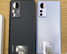 Lo Xiaomi 12 Pro e lo Xiaomi 12. (Fonte: Shaorong Technology su Weibo)