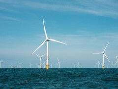 Un&#039;immagine di alcune turbine eoliche offshore (Fonte: Jesse De Meulenaere; ritagliata)