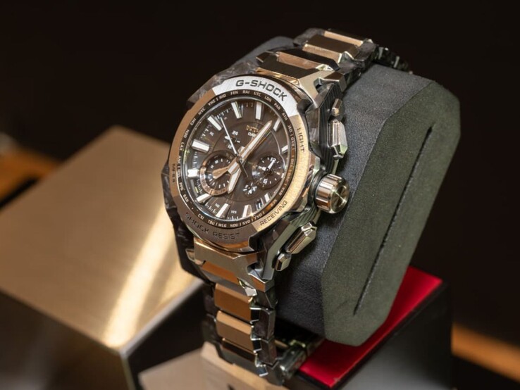 Una foto dell'orologio Casio G-Shock MTG-B4000D-1A. (Fonte: Impress Watch)