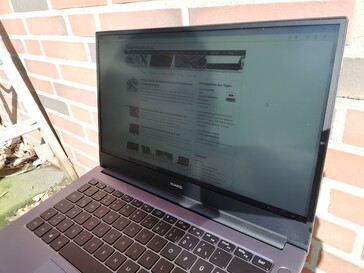 Huawei MateBook D 14 - all'aperto