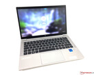 Recensione del laptop business HP EliteBook 830 G8: Il pannello SureView da 1.000 nit rimane problematico