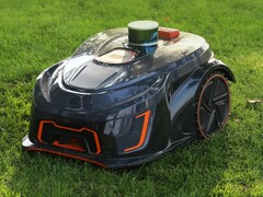 Il robot rasaerba Kolmower M28E di KOWOLL è adatto a prati di dimensioni fino a 4.000 m² (~43.056 ft²). (Fonte: KOWOLL)