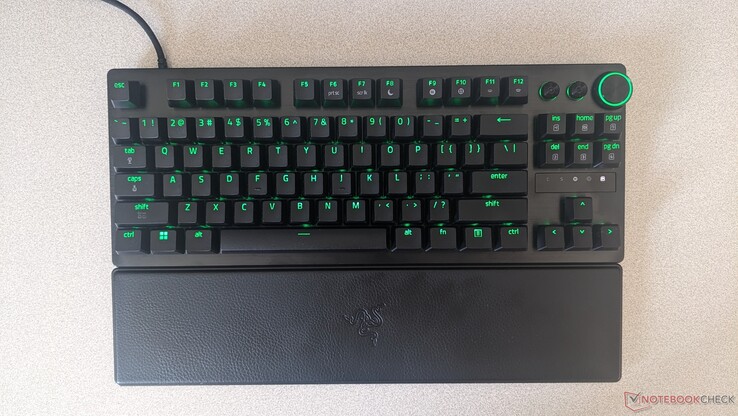 Razer Huntsman V3 Pro TKL 8KHz vista dall'alto con il poggiapolsi