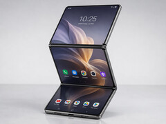 Ecco come potrebbe presentarsi un pieghevole a tre ante verticale di Huawei.