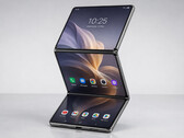 Ecco come potrebbe presentarsi un pieghevole a tre ante verticale di Huawei.