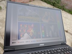 All'aperto, con un cielo molto nuvoloso