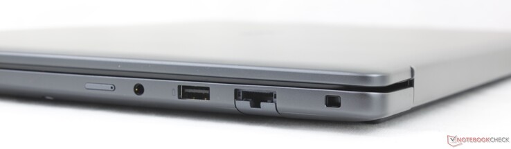 Corretto: Slot per Nano-SIM (opzionale), jack per cuffie da 3,5 mm, USB-A 3.2 Gen. 1, RJ-45 (1 Gbps), Noble lock