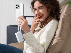 Potrebbe essere in arrivo una versione con cavo integrato Lightning del Power Bank 3-in-1 di Anker. (Fonte: Anker)