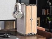 Il Corsair One i500 ha un frontale in legno, chiaro o scuro. (Immagine: Corsair)