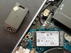 SSD primario M.2-2242 con copertura aggiuntiva