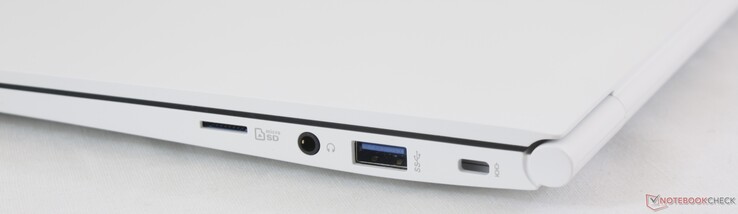 Destra: lettore MicroSD, audio 3.5 mm, USB 3.0 Type-A, Kensington Lock