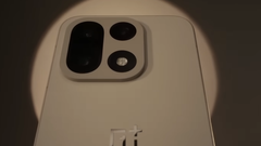 L'ammiraglia OnePlus 15. (Fonte: OnePlus)