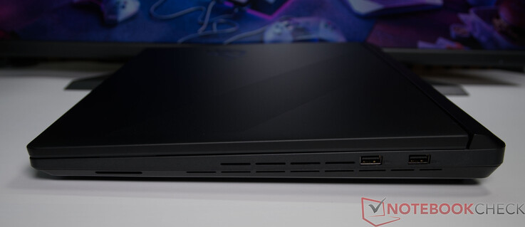 Corretto: 2 porte USB-A 3.2 Gen. 2 (10 Gbit/s)