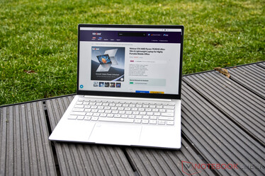 Ninkear S14 all'aperto (cielo nuvoloso)