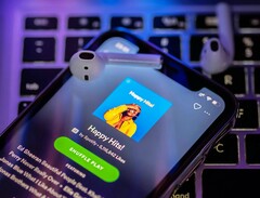 Gli utenti con un account Spotify gratuito possono finalmente selezionare direttamente i brani. (Fonte immagine: omid armin)