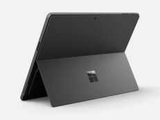 Il Surface Pro 12 in nero.