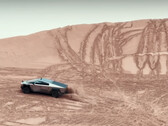 Il Tesla Cybertruck affronta senza sforzo le montagne sabbiose nella gara off-road nel deserto KOH (immagine: DennisCW / Youtube)