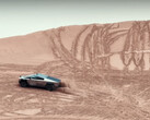 Il Tesla Cybertruck affronta senza sforzo le montagne sabbiose nella gara off-road nel deserto KOH (immagine: DennisCW / Youtube)