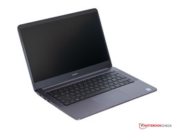 Il Huawei MateBook D 14 W50F Laptop qua recensito. Dispositivo di prova cortesia di notebooksbilliger.de