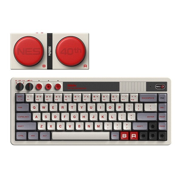 La tastiera 8BitDo Retro 68 - NES 40th Limited Edition è dotata di Super pulsanti wireless. (Fonte immagine: 8BitDo)
