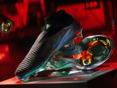 La Nike Phantom 6 &quot;EA Sports FC&quot; è una scarpa da calcio di alta gamma. Il Phantom 6 è ora disponibile presso EA Sports FC 26 e i negozi al dettaglio. (Immagine: Nike)