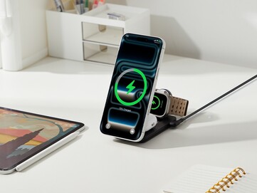 La stazione di ricarica ESR CryoBoost Foldable 3-in-1 può ricaricare un iPhone, Apple Watch e AirPods allo stesso tempo. (Fonte: ESR)