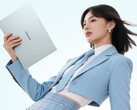 Il laptop LCD Xiaoxin Air 14 2026 è ora disponibile in Cina. Nella foto: un’immagine promozionale che mostra il design leggero del dispositivo.