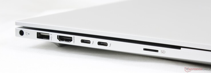 A sinistra: alimentazione, USB 3.0 Type-A (5 Gbps), HDMI 2.0a, 2x USB-C w/ Thunderbolt 3 e DisplayPort 1.4 (40 Gbps)