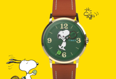 Il Peanuts x Timex Marlin Hand-Wound presenta un quadrante verde e lancette dal design giocoso ispirate al tennis