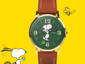 Il Peanuts x Timex Marlin Hand-Wound presenta un quadrante verde e lancette dal design giocoso ispirate al tennis