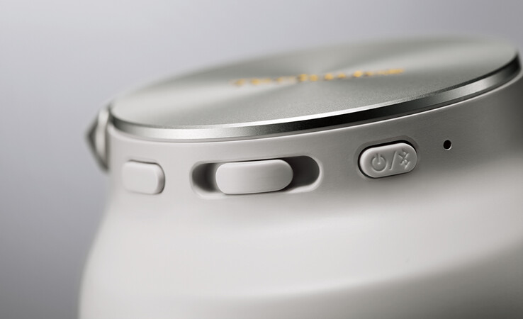 Le cuffie Technics A1000 utilizzano controlli fisici posizionati sul padiglione.