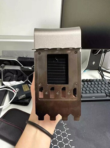 Design del radiatore Nvidia Titan Ada (immagine via @ExperteVallah)