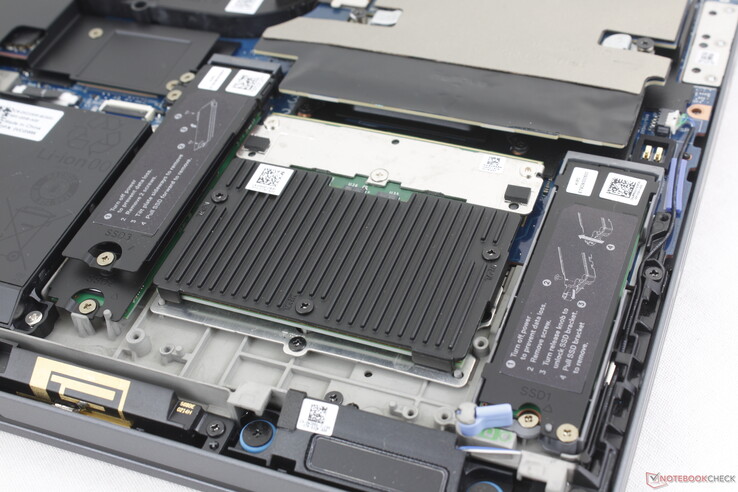I due slot per SSD M.2 2280 sono adiacenti al modulo CAMM2