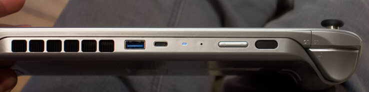 USB Tipo-A, USB Tipo-C (4.0 con DisplayPort e PowerDelivery)