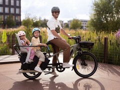 La Decathlon BTWIN Longtail Electric Cargo Bike R500E è disponibile in nuovi colori per il 2023.  (Fonte: Decathlon)